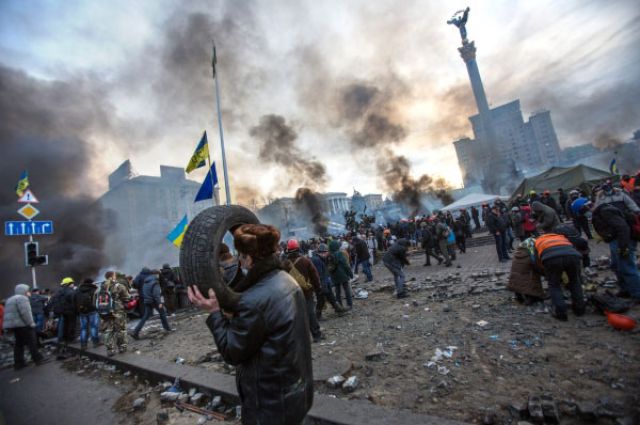 Вслед за Януковичем в Россию сбежали около 5 тысяч украинских чиновников и их родственников.