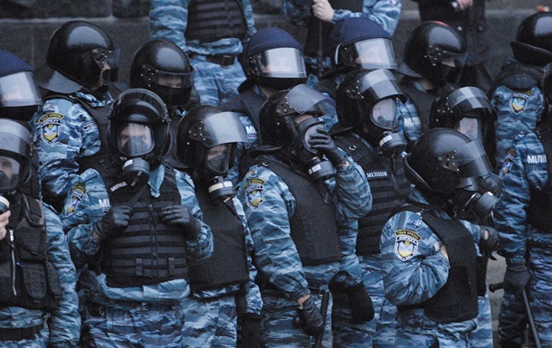 The number of Griffin and Berkut increases six times - up to 30 thousand people, and the powers of the Ministry of Interior - expanded Численность Грифона и Беркута увеличивают в шесть раз - до 30 тысяч человек, а полномочия МВД - расширены
