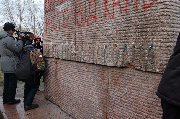 Попытки уничтожить памятник чекистам в Киеве