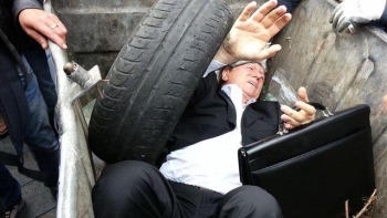 The deputy of Zhuravsky was thrown into the garbage container. VIDEO + PHOTOS