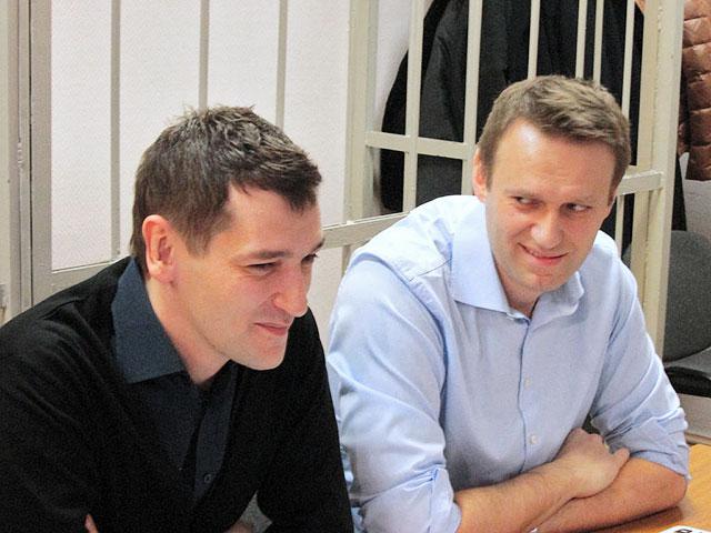 Суд приговорил Навального к 3,5 годам условно. Брата оппозиционера посадили в тюрьму