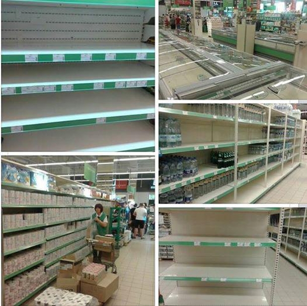 В Крыму с прилавков магазинов исчезают продукты: осталась только туалетная бумага. ФОТОрепортаж