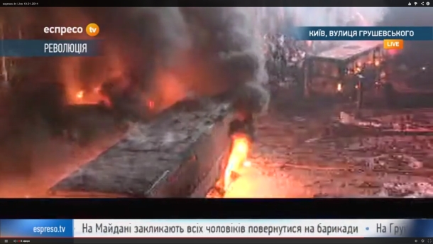 The police tried to disperse the demonstrators with a water cannon: The ambulance took a dozen wounded. Милиция попыталась разогнать демонстрантов водометом: Скорая забрала с десяток раненых.