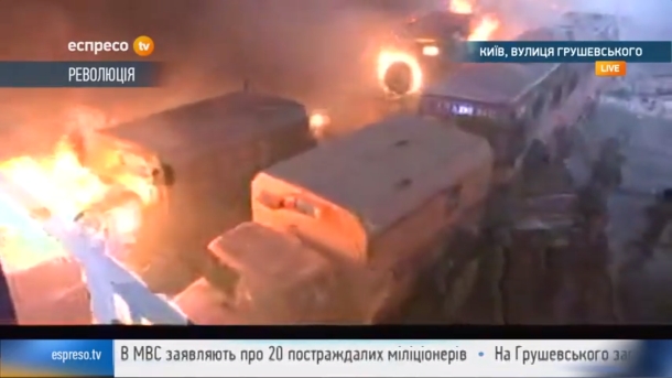 The police tried to disperse the demonstrators with a water cannon: The ambulance took a dozen wounded. Милиция попыталась разогнать демонстрантов водометом: Скорая забрала с десяток раненых.
