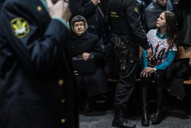 Савченко весит 50 кг, все вены исколоты, она еле говорит, но отступать не собирается, - Тимошенко. ФОТОрепортаж