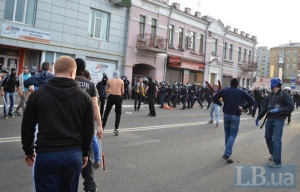 In Kharkov, after a fight with the ultras eight hospitalized: separatists attacked with sticks, bricks and weapons. PHOTO report + VIDEO