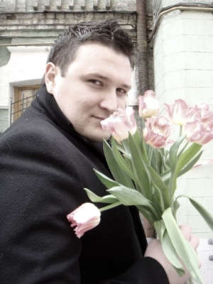 Defender Lugansk Rovenki from "Bandera" works as a barber (homosexual) in Kiev