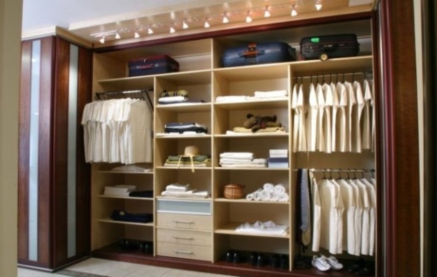 The right closet, placing things in the closet
