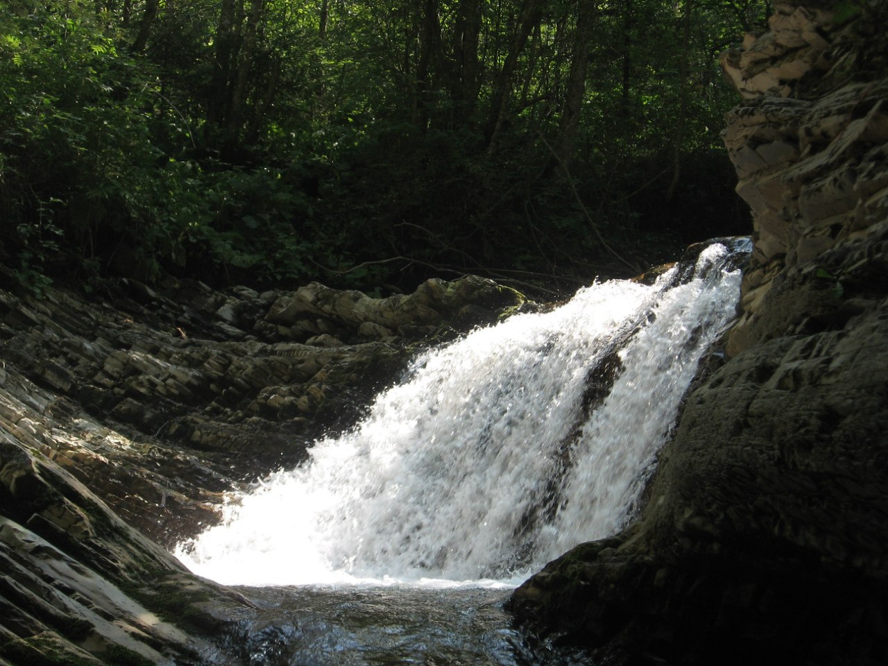 Waterfall Sheshorsky Guk (Silver waterfalls) - All waterfalls of Ukraine: 40+ beautiful waterfalls of Ukraine (photo) Водопад Шешорский Гук (Серебристые водопады) - ТОП водопадов Украины