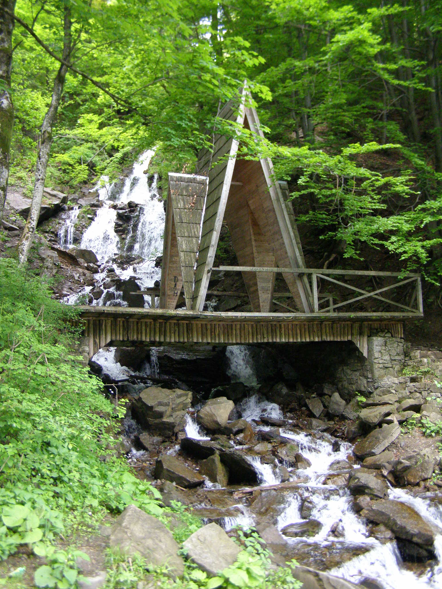 Waterfall Trufanets - All waterfalls of Ukraine: 40+ beautiful waterfalls of Ukraine (photo) Водопад Труфанец - ТОП водопадов Украины
