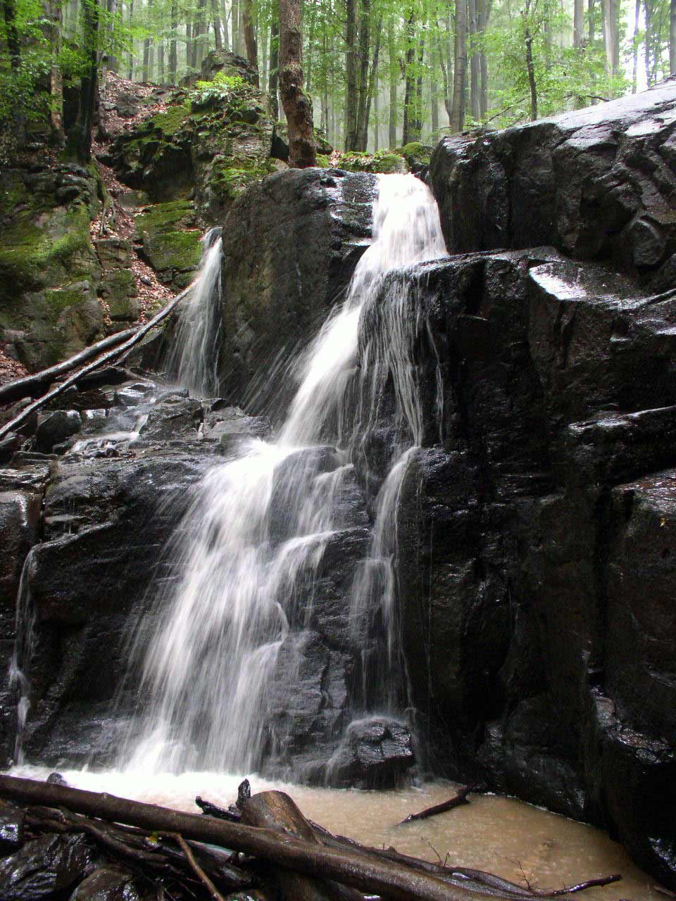 Dragobrat Falls - All waterfalls of Ukraine: 40+ beautiful waterfalls of Ukraine (photo) Водопад Драгобратский - ТОП водопадов Украины
