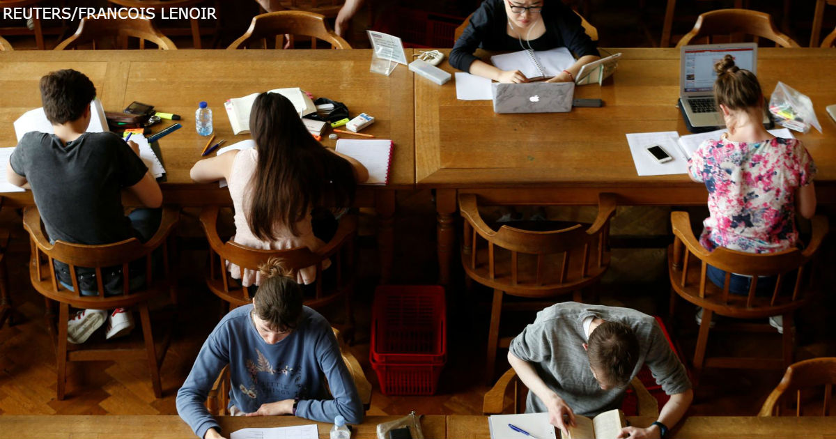 190 universities have laid out hundreds of their courses for free. Here are the links Бесплатные онлайн-курсы