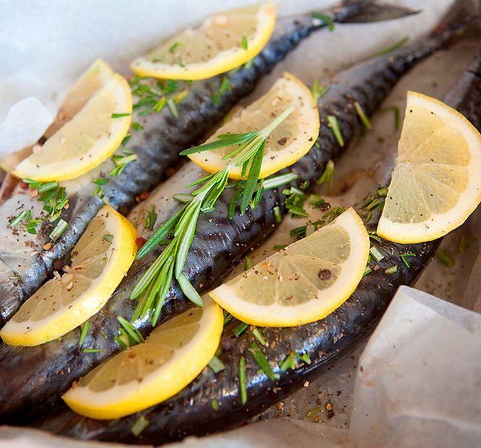 Рыбный день: секреты мариновки скумбрии, семги и форели
