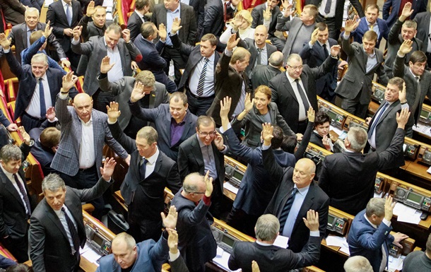 In the parliament there was a coup d'état - the opposition В парламенте произошел государственный переворот - оппозиция