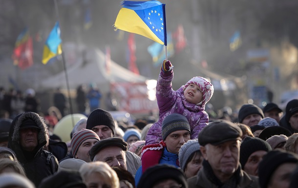 People's Veche, cordons of internal troops are encircling the AP Народное Вече, в оцеплении под АП стоят срочники внутренних войск