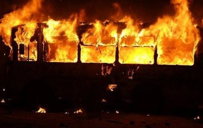 The police drove to the street Grushevskogo water cannon Милиция подогнала на улицу Грушевского водомет