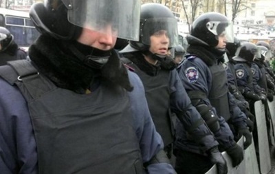 Десятки бойцов ВВ с Грушевского сдались в плен самообороне Евромайдана