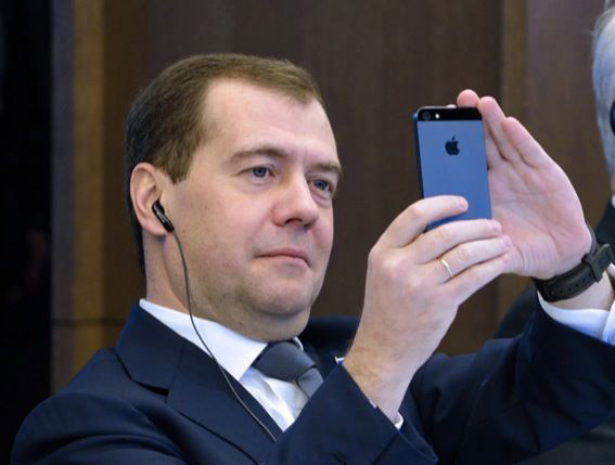 Придется резать по живому, - Медведев заявил о необходимости сокращения бюджетных расходов России