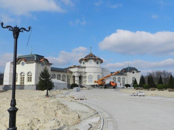 Mezhigorye rests: The house in Koncha Zaspa, which Yura Yenakiyevsky built for the Family. PHOTO reportage Межигорье отдыхает: Дом в Конча-Заспе, который строил Юра Енакиевский для Семьи. ФОТОрепортаж