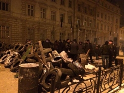 Lviv: activists storm OGA and erect barricades. PHOTO report + VIDEO