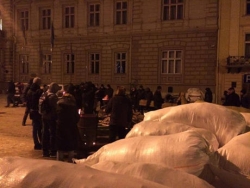 Lviv: activists storm OGA and erect barricades. PHOTO report + VIDEO