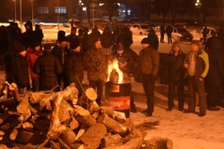 Exactly: activists are storming the OGA and erecting barricades. PHOTO report + VIDEO