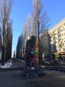 Instead of a monument to Lenin put the Golden Whitaz
