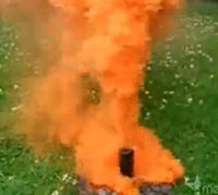How to make a colored smoke bomb in the home
