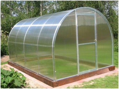 Greenhouse made of honeycomb polycarbonate